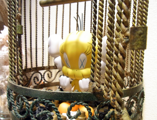 KAWS_TWEETY2.jpg
